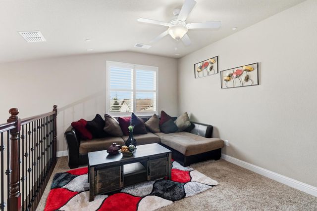 8301 Sienna Sand Dr, Sacramento, CA 95829