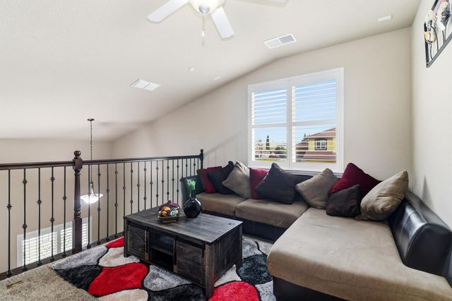 8301 Sienna Sand Dr, Sacramento, CA 95829