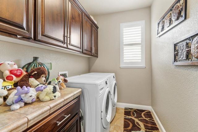 8301 Sienna Sand Dr, Sacramento, CA 95829