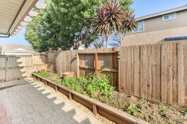 8301 Sienna Sand Dr, Sacramento, CA 95829