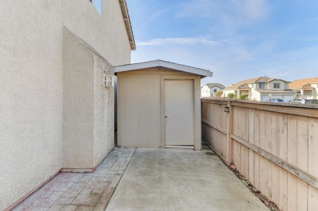 8301 Sienna Sand Dr, Sacramento, CA 95829