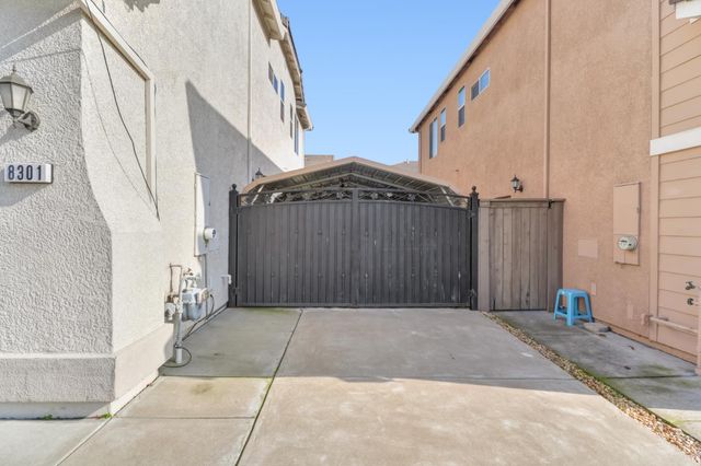 8301 Sienna Sand Dr, Sacramento, CA 95829