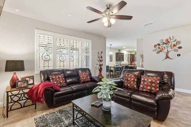 8301 Sienna Sand Dr, Sacramento, CA 95829