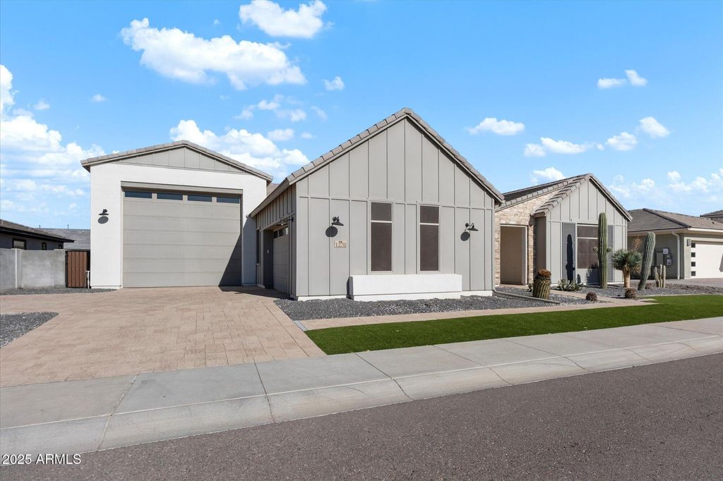 1270 E LYNX Way, Gilbert, AZ 85298