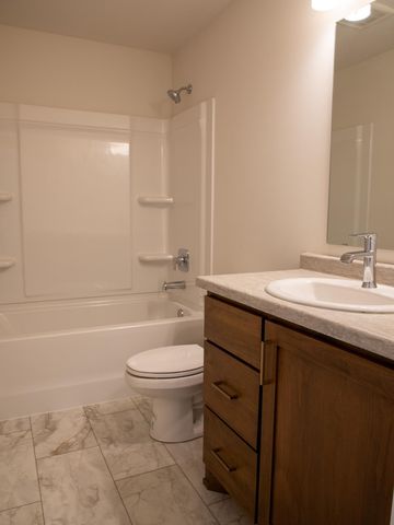 814 2 Bypass S, Horace, ND 58047