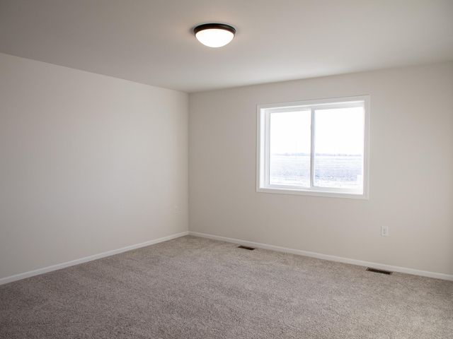 814 2 Bypass S, Horace, ND 58047