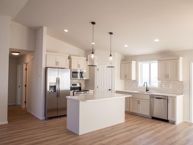 814 2 Bypass S, Horace, ND 58047