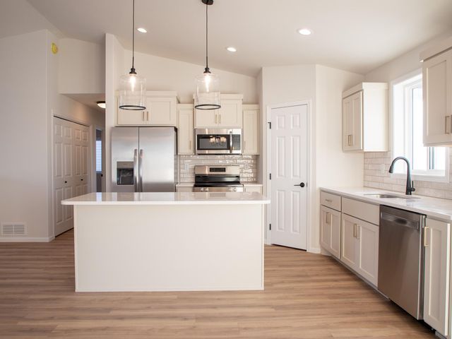 814 2 Bypass S, Horace, ND 58047