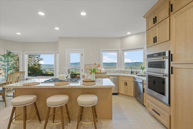 9539 Via Del Cielo, Gilroy, CA 95020