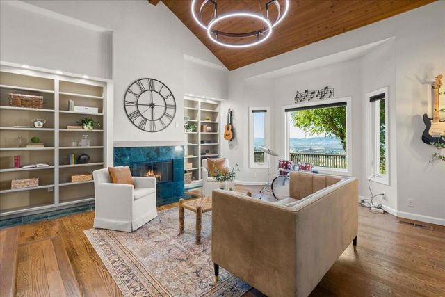 9539 Via Del Cielo, Gilroy, CA 95020