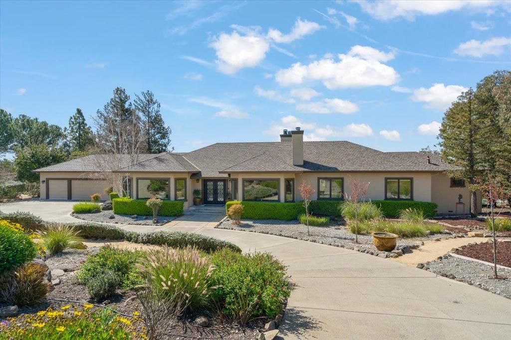 Image 1 of property listing at 9539 Via Del Cielo, Gilroy, CA 95020