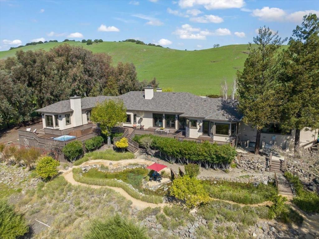 Image 54 of property listing at 9539 Via Del Cielo, Gilroy, CA 95020