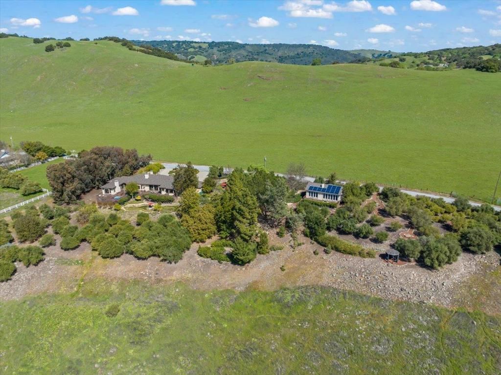 Image 81 of property listing at 9539 Via Del Cielo, Gilroy, CA 95020