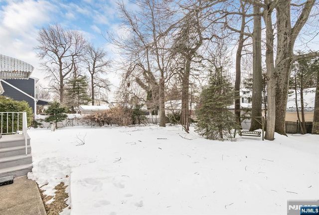 27 Madison Avenue, Rochelle Park, NJ 07662