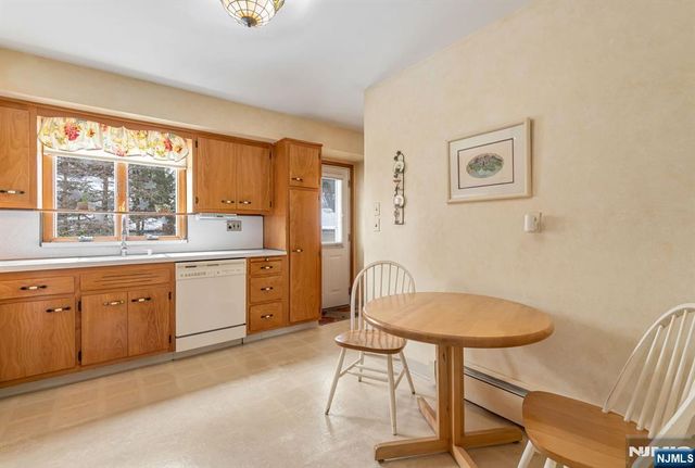 27 Madison Avenue, Rochelle Park, NJ 07662