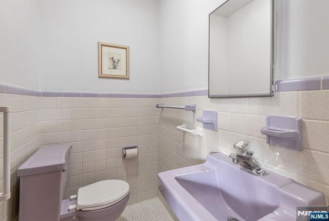 27 Madison Avenue, Rochelle Park, NJ 07662