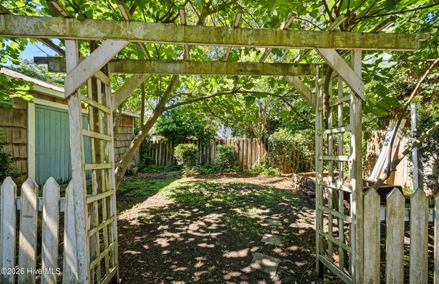 205 W Church Street, Edenton, NC 27932