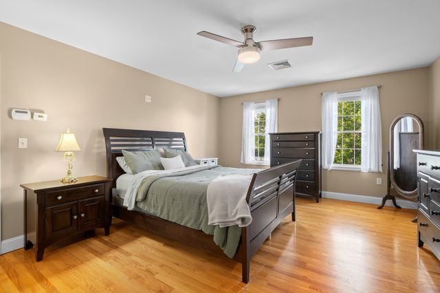 3 Joy Rd, New Bedford, MA 02740