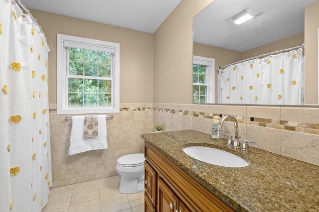3 Joy Rd, New Bedford, MA 02740