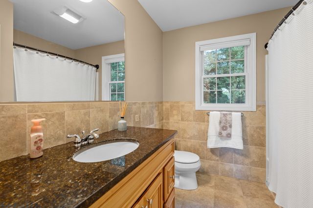 3 Joy Rd, New Bedford, MA 02740