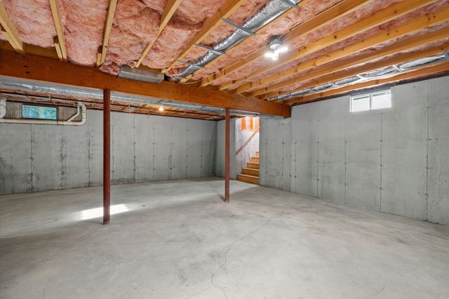 3 Joy Rd, New Bedford, MA 02740