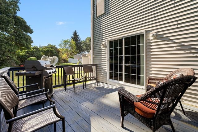 3 Joy Rd, New Bedford, MA 02740