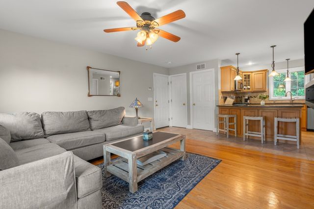 3 Joy Rd, New Bedford, MA 02740