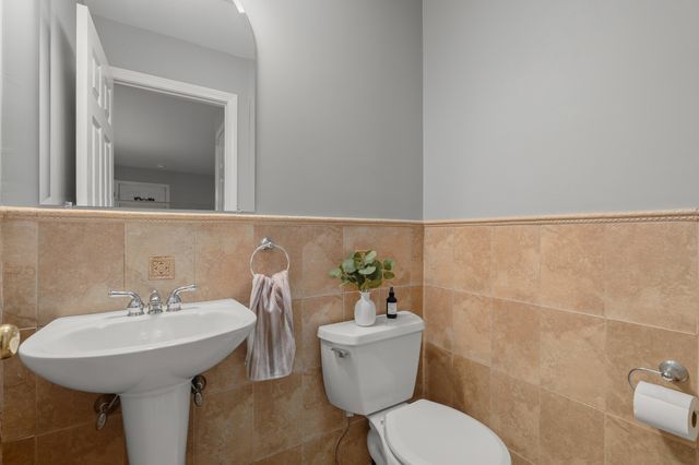 3 Joy Rd, New Bedford, MA 02740
