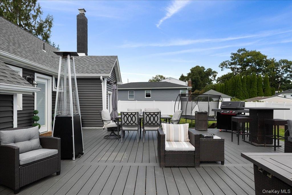 308 McCall Avenue, West Islip, NY 11795 — photo 2