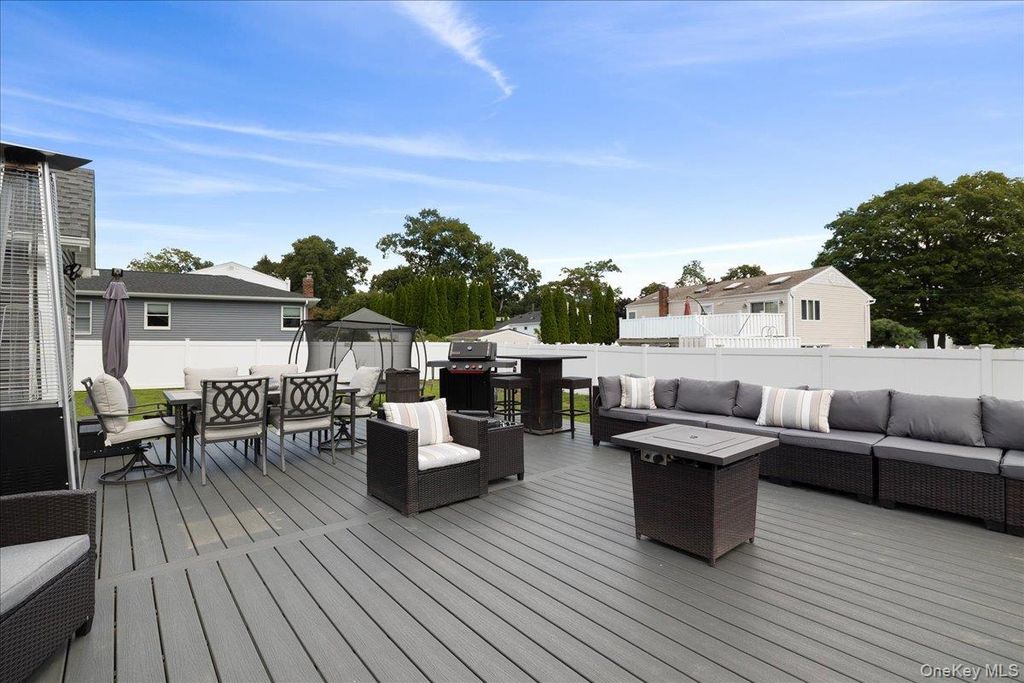 308 McCall Avenue, West Islip, NY 11795 — photo 3