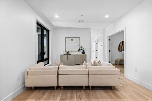 33 A St. 404, Boston, MA 02127