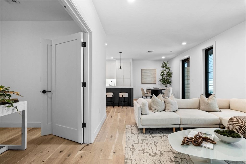 33 A St. 404, Boston, MA 02127