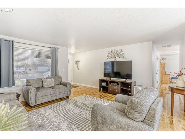 606 S 22ND Ct, Cornelius, OR 97113