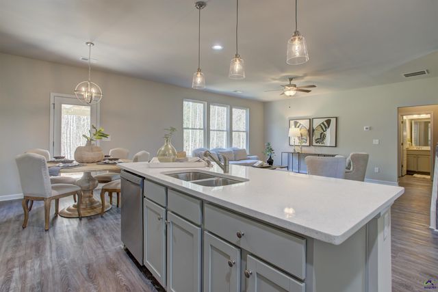 102 Water Run Way, Perry, GA 31069
