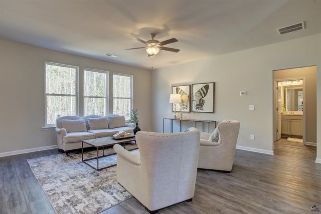 102 Water Run Way, Perry, GA 31069