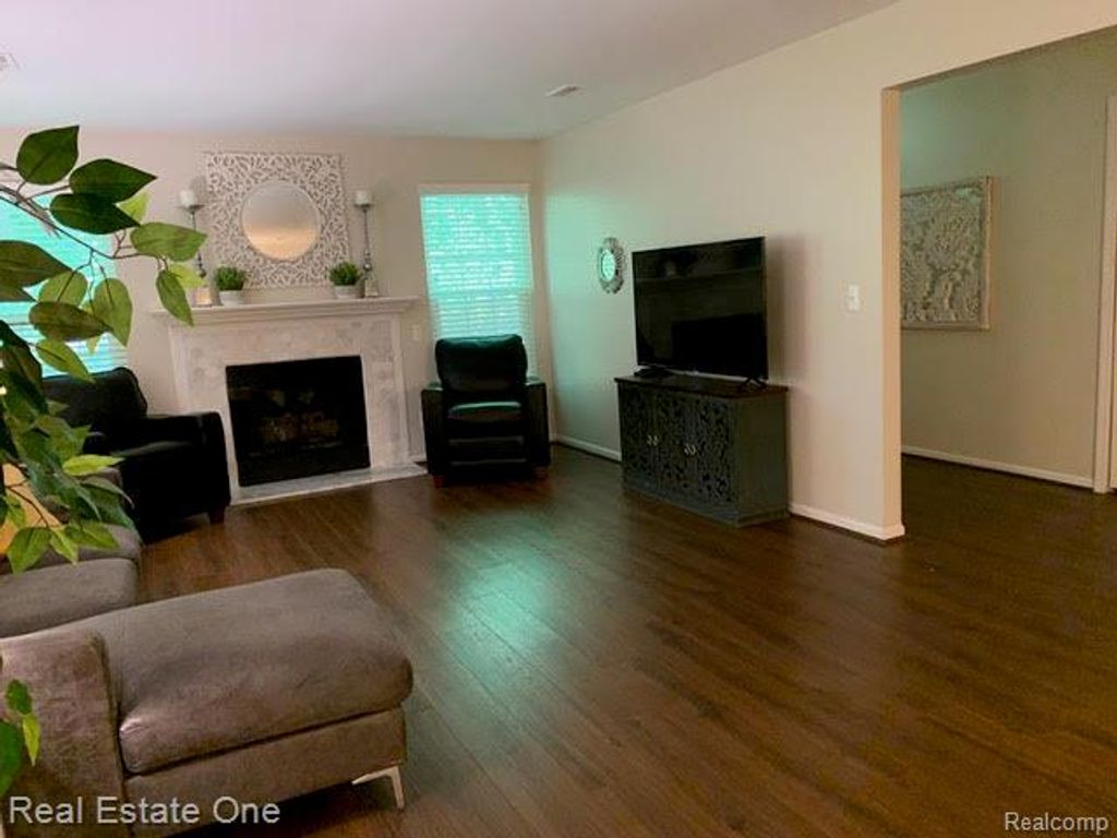44860 Marigold Drive 282, Sterling Heights, MI 48314