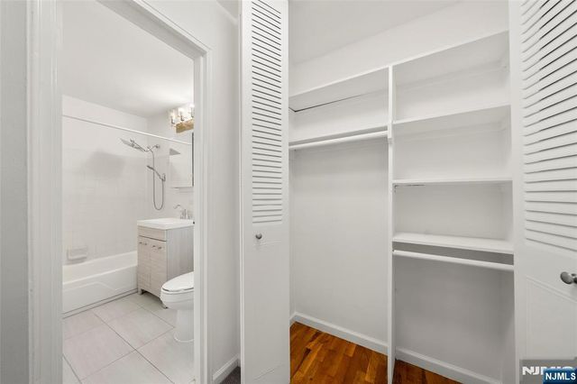 21D Lakeview, Leonia, NJ 07605