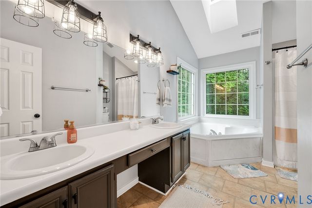 9288 Kings Charter Dr, Mechanicsville, VA 23116