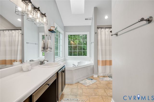 9288 Kings Charter Dr, Mechanicsville, VA 23116