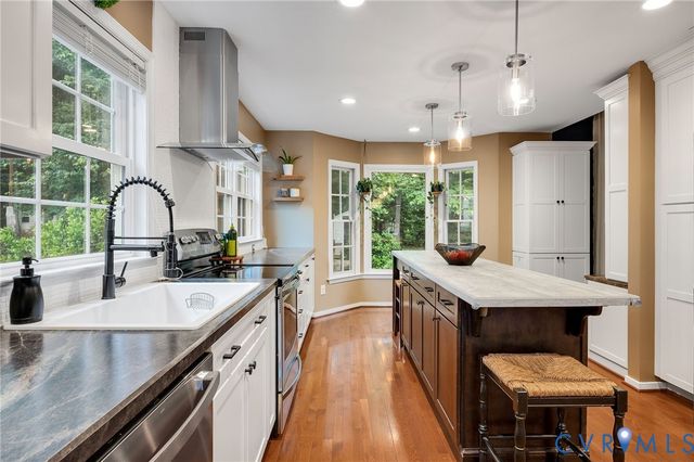 9288 Kings Charter Dr, Mechanicsville, VA 23116