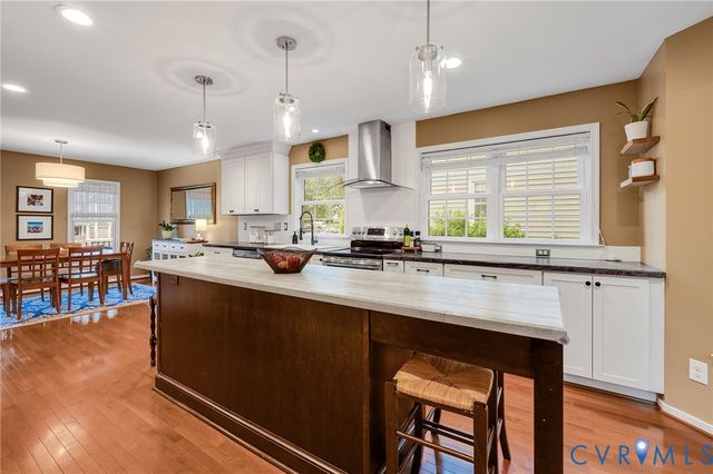 9288 Kings Charter Dr, Mechanicsville, VA 23116