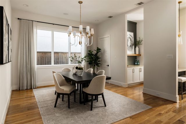 2715 Robinhood Street, West University Place, TX 77005