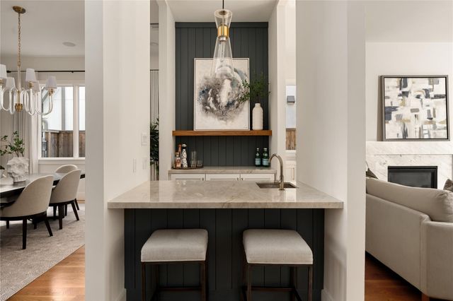 2715 Robinhood Street, West University Place, TX 77005