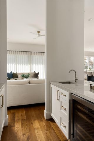 2715 Robinhood Street, West University Place, TX 77005