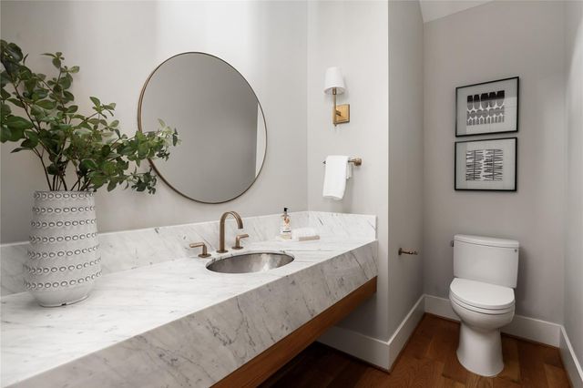 2715 Robinhood Street, West University Place, TX 77005