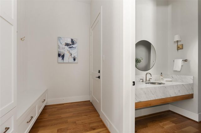 2715 Robinhood Street, West University Place, TX 77005