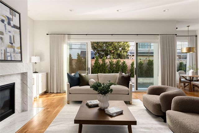 2715 Robinhood Street, West University Place, TX 77005