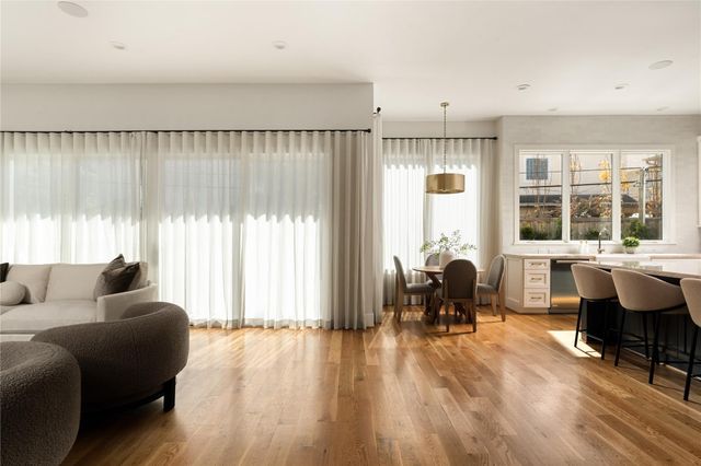 2715 Robinhood Street, West University Place, TX 77005