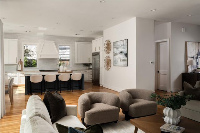 2715 Robinhood Street, West University Place, TX 77005