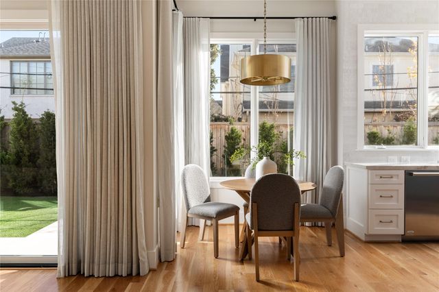 2715 Robinhood Street, West University Place, TX 77005